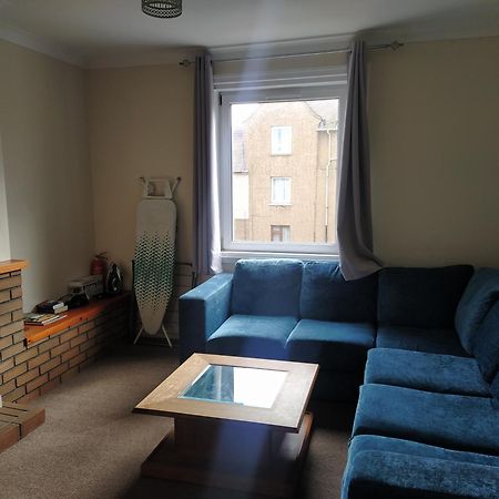 Self Catering 2 Bedroom Flat, Frequent Buses, 1-Minute Walk To Bus Stop, 20 Minutes To City Center إدنبرة المظهر الخارجي الصورة