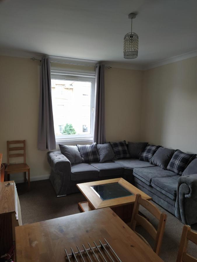 Self Catering 2 Bedroom Flat, Frequent Buses, 1-Minute Walk To Bus Stop, 20 Minutes To City Center إدنبرة المظهر الخارجي الصورة