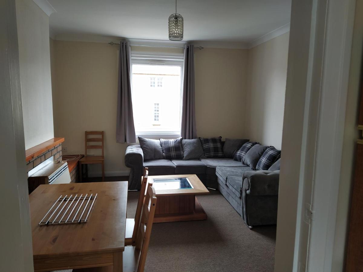 Self Catering 2 Bedroom Flat, Frequent Buses, 1-Minute Walk To Bus Stop, 20 Minutes To City Center إدنبرة المظهر الخارجي الصورة