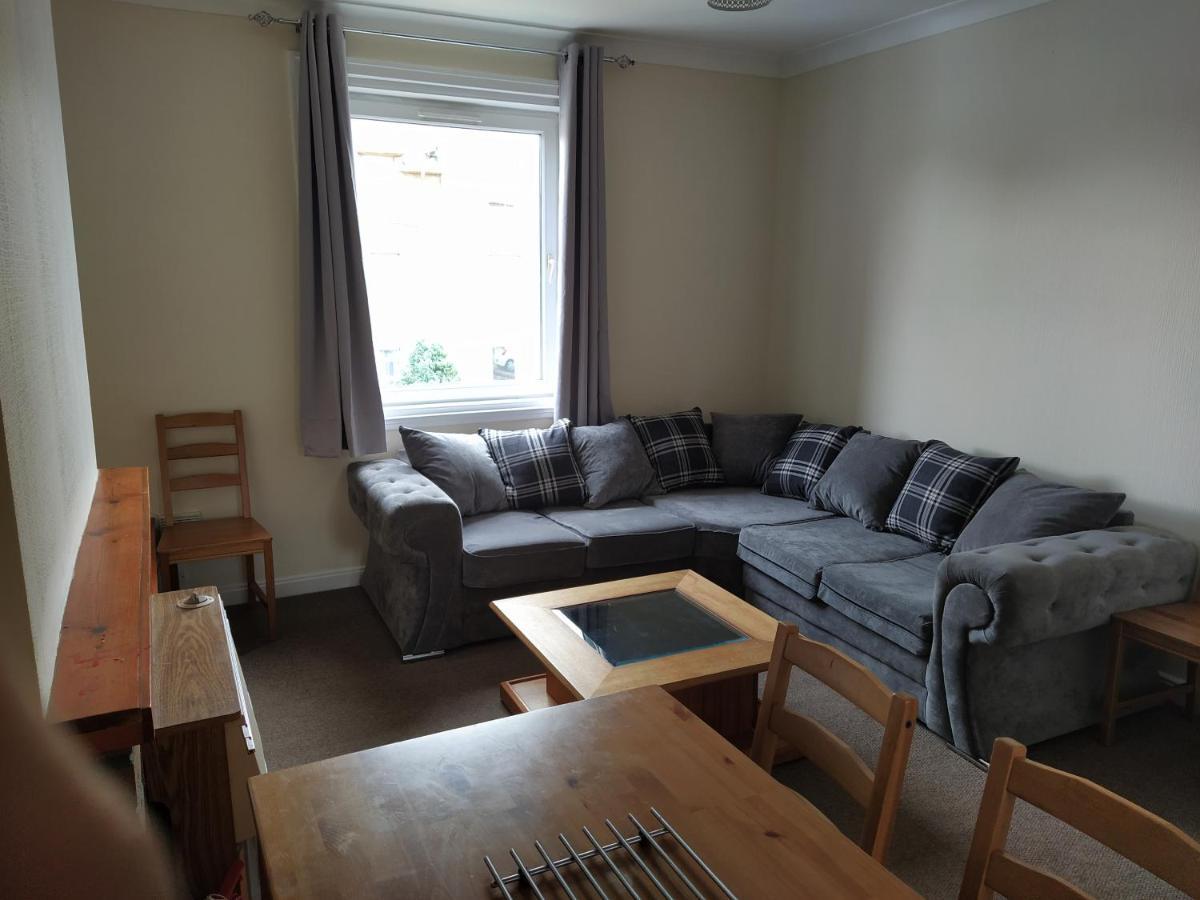 Self Catering 2 Bedroom Flat, Frequent Buses, 1-Minute Walk To Bus Stop, 20 Minutes To City Center إدنبرة المظهر الخارجي الصورة